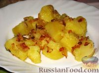 Фото к рецепту: Отварной картофель с жареным луком