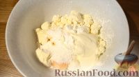 Фото приготовления рецепта: Пирог с творогом и персиками - шаг №7