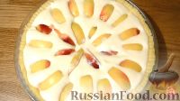Фото приготовления рецепта: Пирог с творогом и персиками - шаг №13