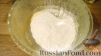 Фото приготовления рецепта: Пирожные "Персики" со сгущенкой - шаг №2