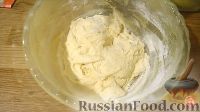 Фото приготовления рецепта: Пирожные "Персики" со сгущенкой - шаг №3