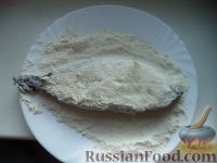 Фото приготовления рецепта: Жареный стейк зубатки - шаг №4