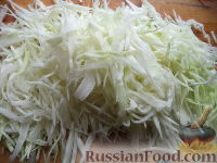 Фото приготовления рецепта: Квашеная капуста со свеклой и морковью - шаг №2