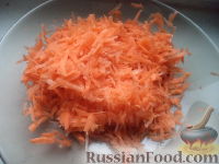 Фото приготовления рецепта: Квашеная капуста со свеклой и морковью - шаг №4