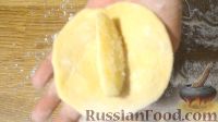 Фото приготовления рецепта: Отрывной яблочный пирог "Ромашка" - шаг №9