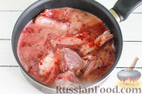 Фото приготовления рецепта: Свиные ребрышки в вишневом соке - шаг №4