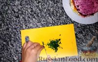 Фото приготовления рецепта: Слоеный салат "Мой генерал" с говядиной и свёклой - шаг №7