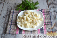 Фото приготовления рецепта: Салат с фасолью и копченым мясом - шаг №2