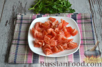 Фото приготовления рецепта: Салат с фасолью и копченым мясом - шаг №4