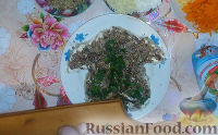 Фото приготовления рецепта: Праздничный салат "Собачка" - шаг №10