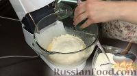 Фото приготовления рецепта: Пирог "Стаканчиковый" с йогуртом - шаг №4