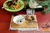 Фото приготовления рецепта: Праздничный салат со свеклой, тыквой и хурмой - шаг №7