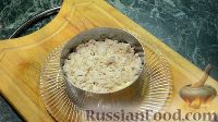 Фото приготовления рецепта: Салат "Торжество" с курицей и черносливом - шаг №11