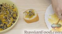 Фото приготовления рецепта: Дрожжевые булочки с чесноком, сыром и зеленью - шаг №7