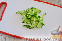 Фото приготовления рецепта: Овощной салат с мандаринами - шаг №4