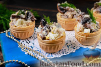 Фото к рецепту: Салат с курицей и грибами (в тарталетках)