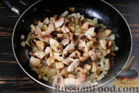 Фото приготовления рецепта: Салат с курицей и грибами (в тарталетках) - шаг №2