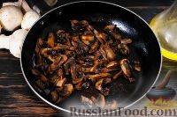 Фото приготовления рецепта: Салат "Ёлка" с курицей, грибами и кукурузой - шаг №3