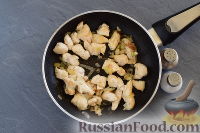 Фото приготовления рецепта: Картофельные зразы с куриным фаршем - шаг №8