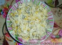 Фото к рецепту: Салат с курицей, кукурузой и яичными блинчиками