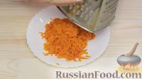 Фото приготовления рецепта: Драники с адыгейским сыром и морковью - шаг №6