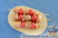 Фото приготовления рецепта: Куриный шашлык с помидорами черри, в медово-соевом маринаде - шаг №6