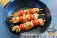 Фото приготовления рецепта: Куриный шашлык с помидорами черри, в медово-соевом маринаде - шаг №7