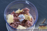 Фото приготовления рецепта: Сочные мясные котлеты с луком и грибами - шаг №10