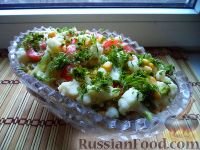 Фото к рецепту: Салат из цветной капусты и кукурузы
