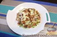 Фото приготовления рецепта: Слоеный салат с красной рыбой - шаг №11