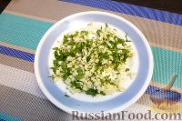 Фото приготовления рецепта: Слоеный салат с красной рыбой - шаг №8