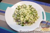 Фото приготовления рецепта: Слоеный салат с красной рыбой - шаг №13