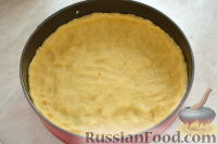 Фото приготовления рецепта: Песочный пирог с айвой - шаг №6