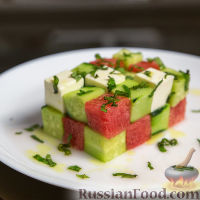 Фото к рецепту: Салат с арбузом, фетой и огурцом