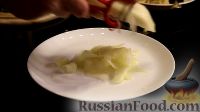 Фото приготовления рецепта: Салат с дыней, прошутто и мятой - шаг №2