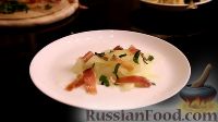 Фото приготовления рецепта: Салат с дыней, прошутто и мятой - шаг №5
