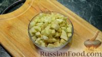 Фото приготовления рецепта: Запечённая курица, фаршированная яблоками, в томатно-медовом соусе-маринаде - шаг №6