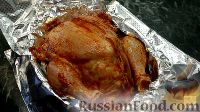 Фото приготовления рецепта: Запечённая курица, фаршированная яблоками, в томатно-медовом соусе-маринаде - шаг №10