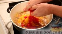 Фото приготовления рецепта: Рагу из курицы и овощей, с кукурузными клёцками - шаг №14