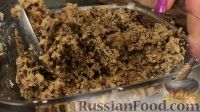 Фото приготовления рецепта: Рулет с черносливом и орехами, в медовой корочке - шаг №9
