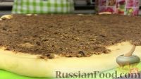 Фото приготовления рецепта: Рулет с черносливом и орехами, в медовой корочке - шаг №20
