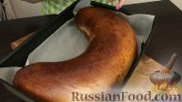Фото приготовления рецепта: Рулет с черносливом и орехами, в медовой корочке - шаг №26