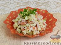 Фото приготовления рецепта: Салат с копченой курицей и яблоком - шаг №10