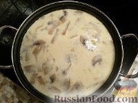 Фото приготовления рецепта: Грибной суп с плавленым сыром - шаг №8