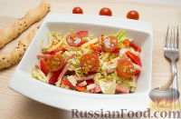 Фото приготовления рецепта: Салат с колбасой и сыром (без майонеза) - шаг №5