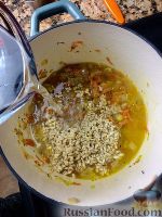 Фото приготовления рецепта: Овощной суп-пюре с перловой крупой, луком-пореем и шампиньонами - шаг №8