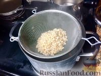 Фото приготовления рецепта: Овощной суп-пюре с перловой крупой, луком-пореем и шампиньонами - шаг №9