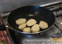 Фото приготовления рецепта: Утка, фаршированная картофелем и запечённая в духовке - шаг №7