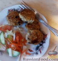 Фото приготовления рецепта: Тушёные куриные сердечки с грибами и сметаной - шаг №11