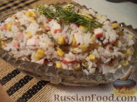 Фото приготовления рецепта: Салат с кальмарами и крабовыми палочками - шаг №10